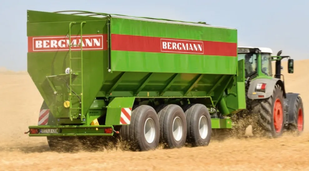 Przyczepa przeładowcza Bergmann GTW 430 na polu